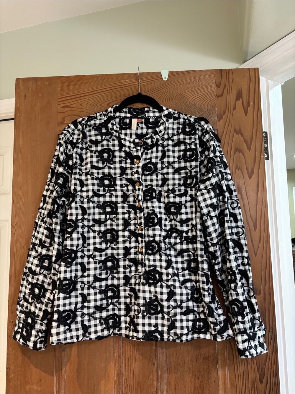 Black & White Check Floral Button-Up Women's Top Med
